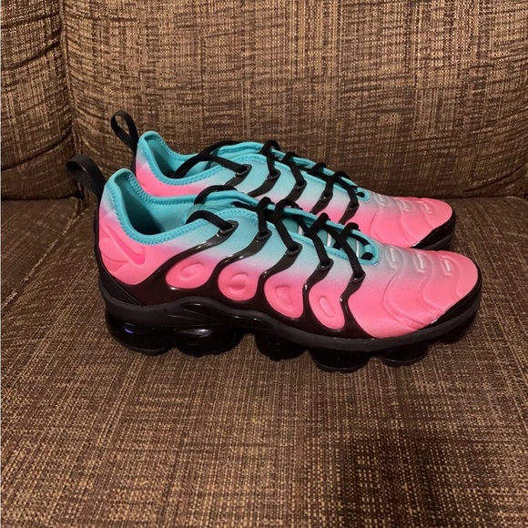 Nike Teal pink and Black Sneakers No box!!! - Picture 3 of 10